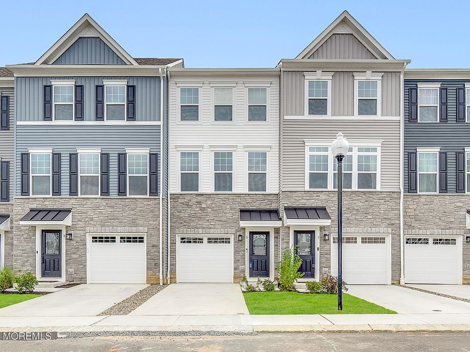 1st image of 5 Pelham Ln