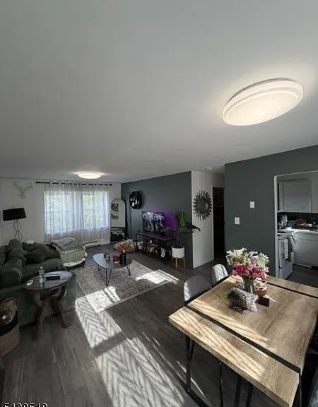 7 Hillside Ave #6 — Photo 1