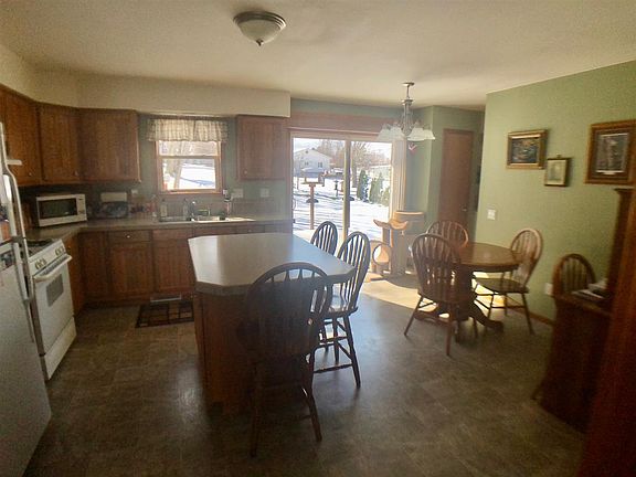 4th image of 211 N Eaton Ave