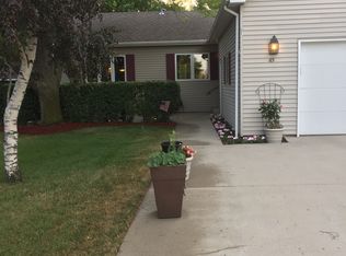 65 Prairiewood Xing S #E, Fargo, ND 58103