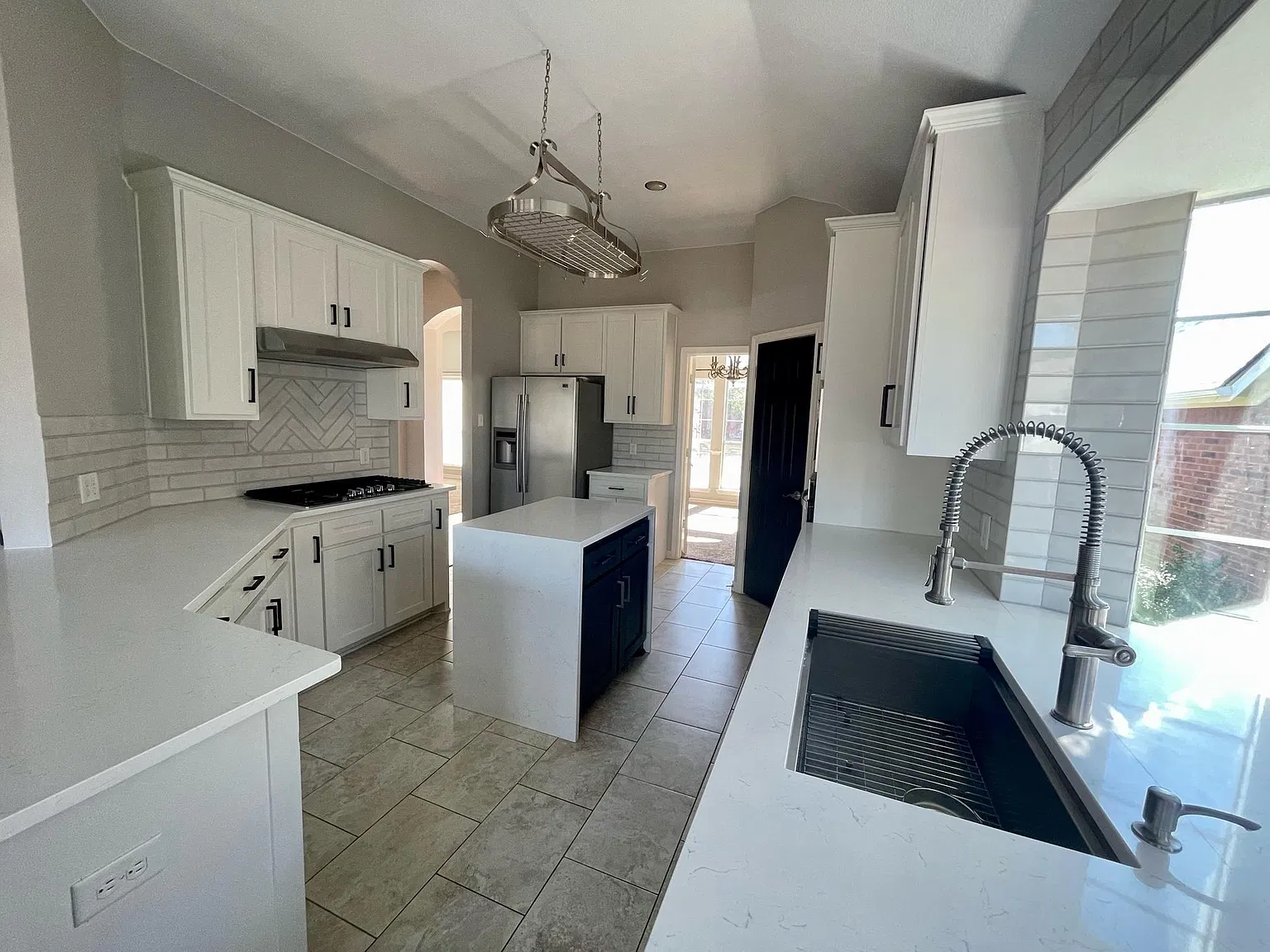 4 bed, 2652 sqft, $2,850 — Photo 3