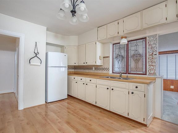 5th image of 9020 Darlene Dr