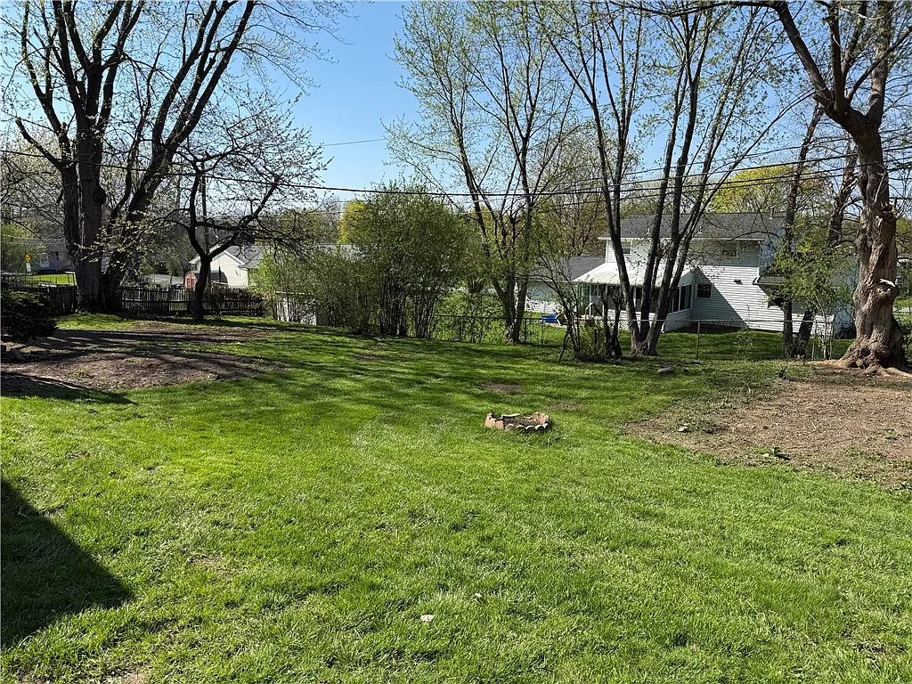 3 bed, 2.0 bath, 1050 sqft, $2,500 — Photo 3