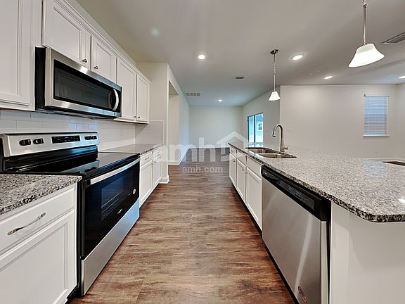5th image of 190 Banyan Forest Dr
