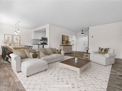 10707 Camarillo St APT 105, North Hollywood, CA, 91602