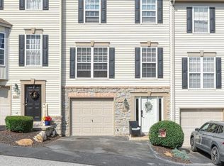 2721 Foxshire Dr, York, PA 17402