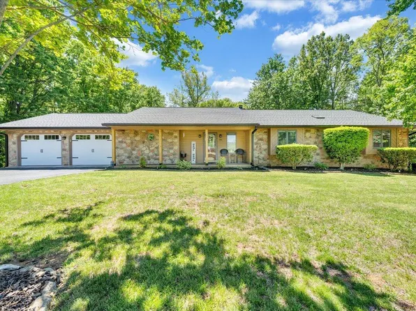 106 Knoll Ct, Vinton, VA 24179