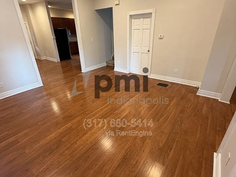 233 N East St — Photo 16