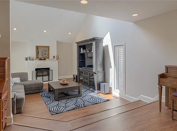3rd image of 10001 W 121st St