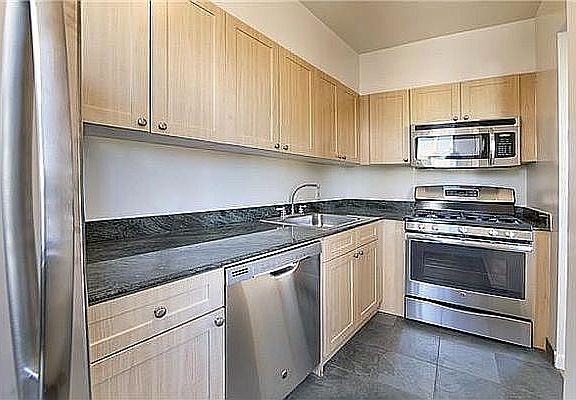3rd image of 308 E 38th St #D22