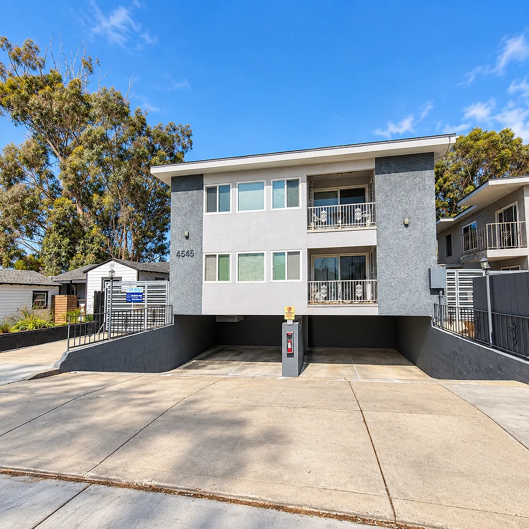 4545 Contour Blvd. — Photo 1