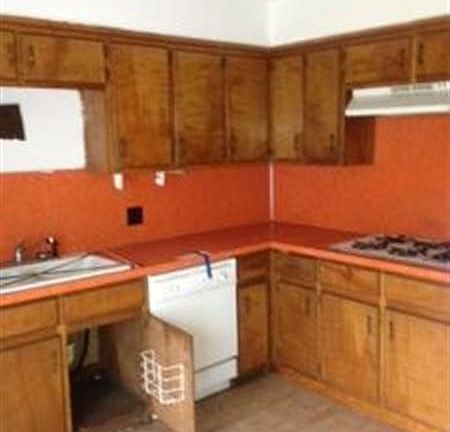 4th image of 453 S 71st Ave E