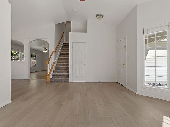 4th image of 2114 E Olympic Ave
