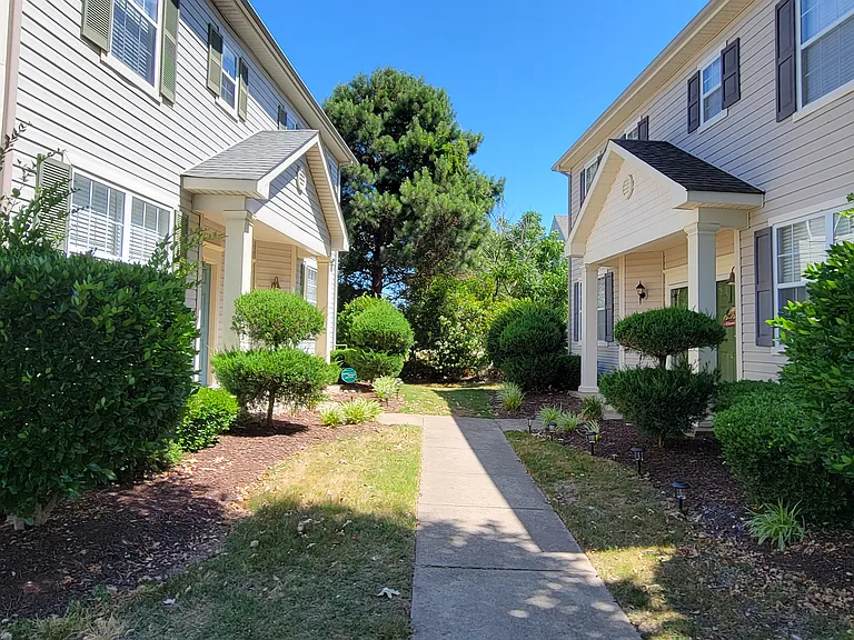 Titchfield Dr — Photo 2