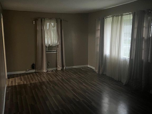 4th image of 112 S Dennis Dr