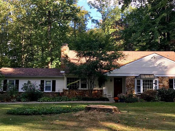 2nd image of 25 Woodland Cir