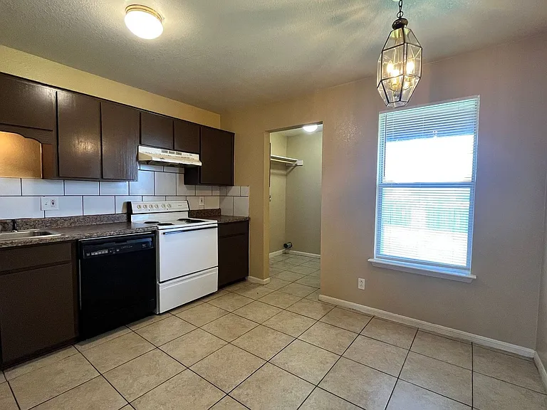 1007 Circle M Dr #C — Photo 6