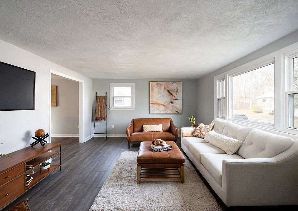 1st image of 19 Crickett Ln #19