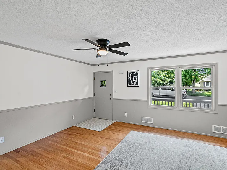 7809 Rosewood Dr — Photo 4