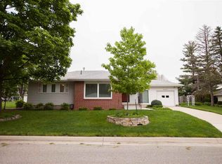 1109 Floral Ct, Cedar Falls, IA 50613