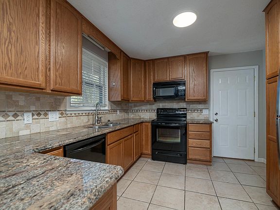 4th image of 2505 Guenevere Ave SE