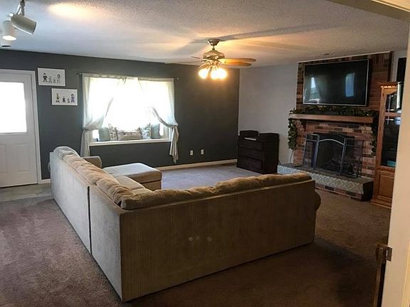 2nd image of 3502 Lewis Ln
