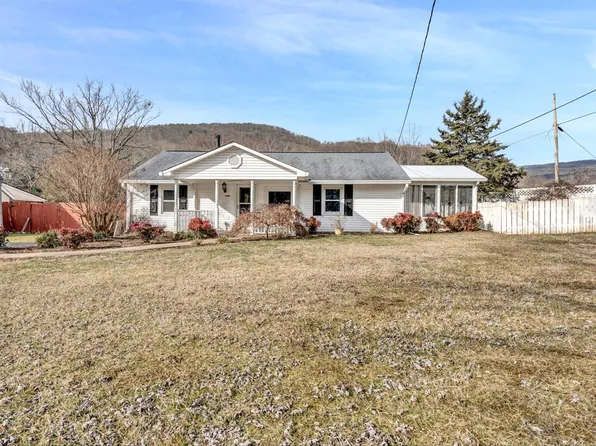 1384 Goodwin Ave, Salem, VA 24153