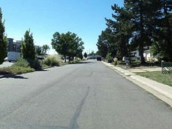 Exterior Neighborhood (street photo)