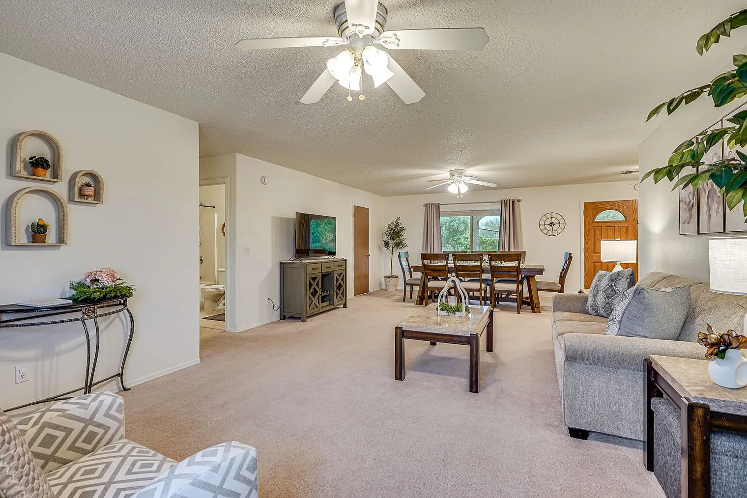 3 bed, 2.0 bath, 1194 sqft, $3,290 — Photo 2