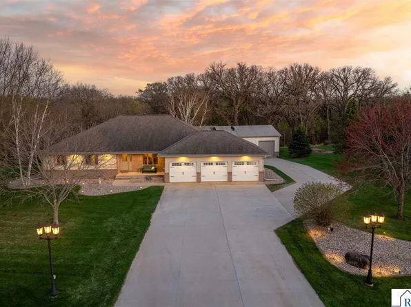 42389 Kerns Dr, North Mankato, MN 56003