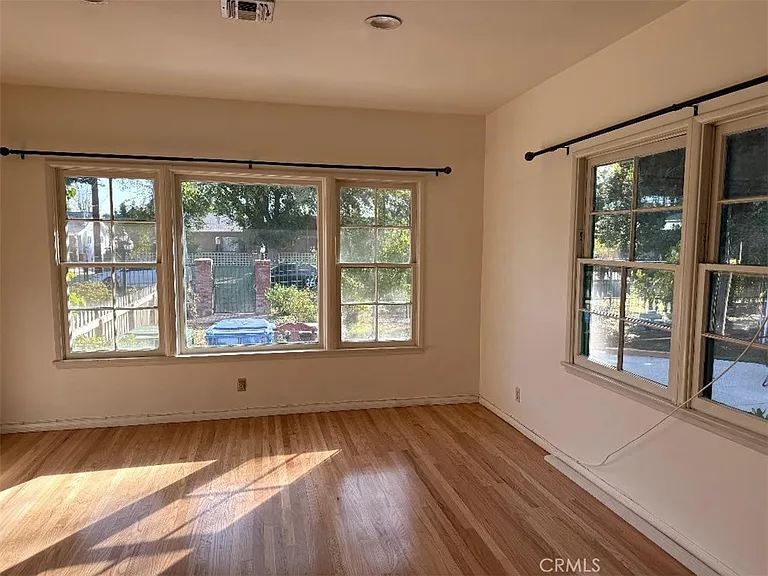 7429 Hesperia Ave — Photo 2