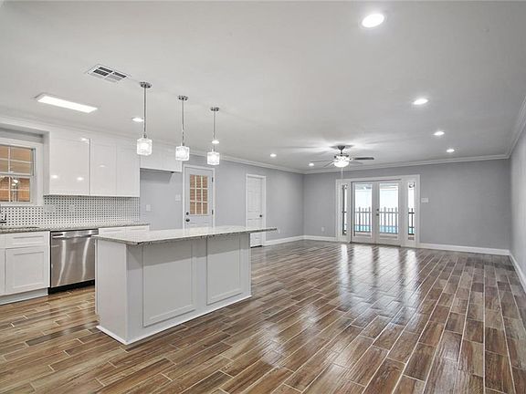3rd image of 2467 Hyman Pl