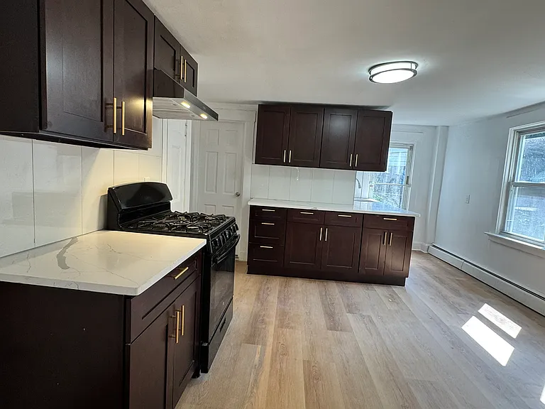 86 Emerson St #1 — Photo 5