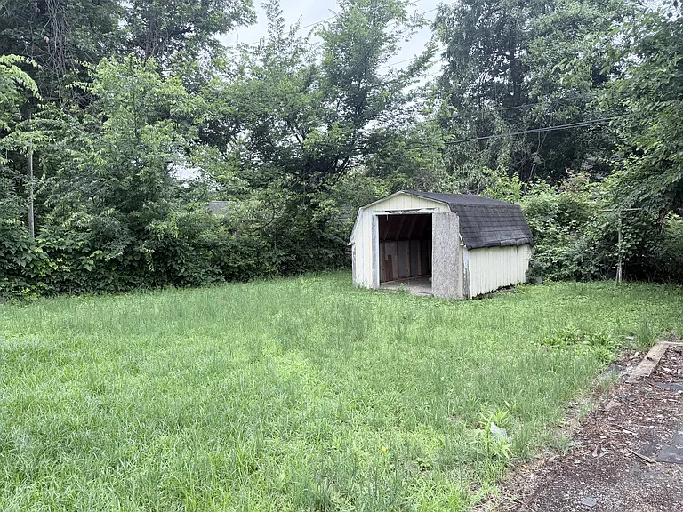 793 N Hollywood St — Photo 25