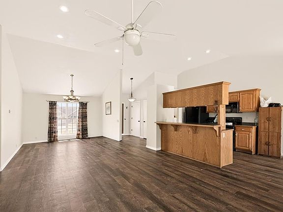 5th image of 821 E 19th St