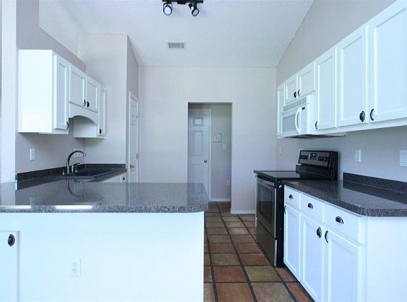 4th image of 1394 Connemara Cir