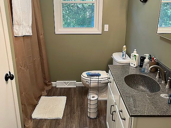 4th image of 909 Mount Auburn Ave