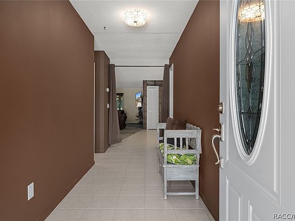 4th image of 60 Golfview Ct