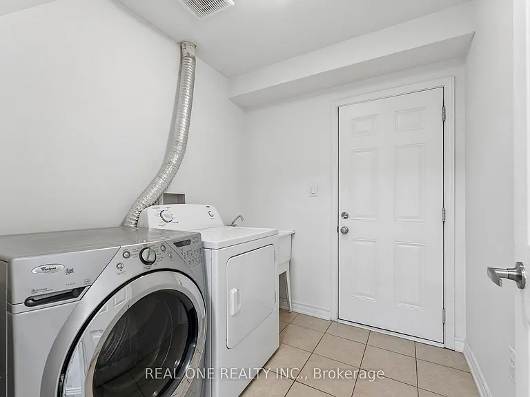 30 Henneberry Ln — Photo 7