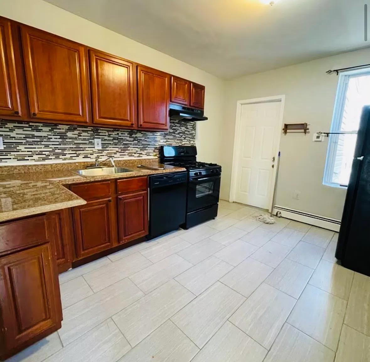 3 bed, $2,400 — Photo 4