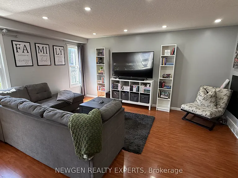 11 Berry Moss St — Photo 8