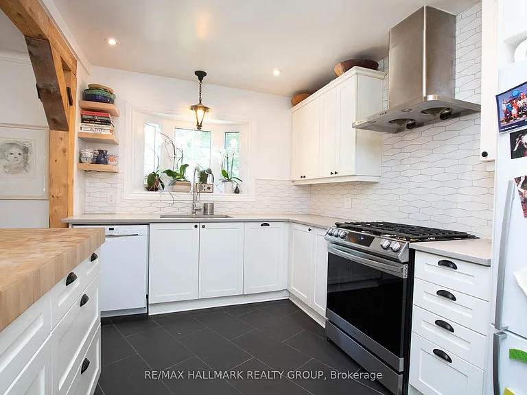 42 Glengarry Rd — Photo 11