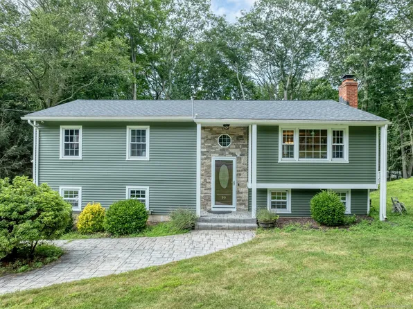 99 Pine Knob Terrace, Milford, CT 06461