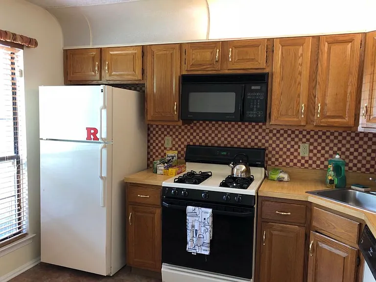 240 Hampshire Ct #240 — Photo 13
