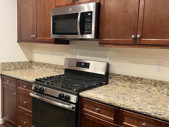Gas freestanding range and microwave