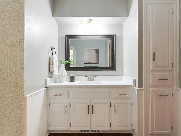 320 Elwood Dr — Photo 25