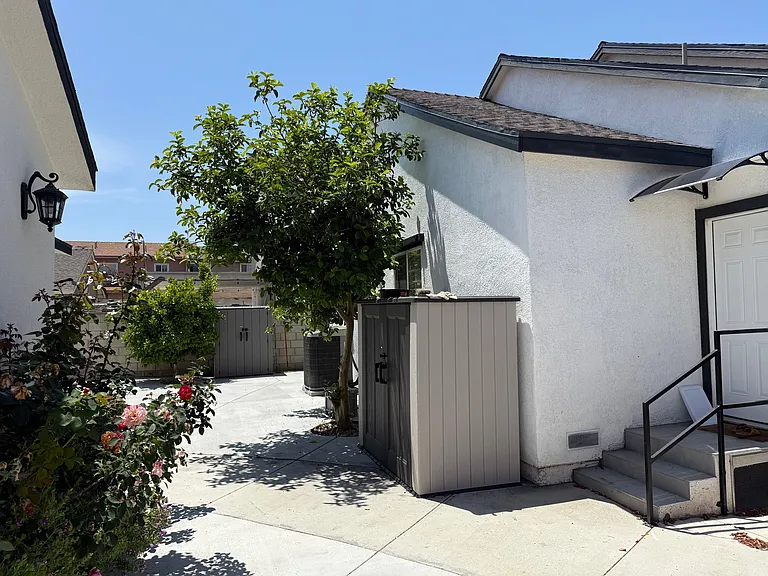 10692 Frances Ave — Photo 6