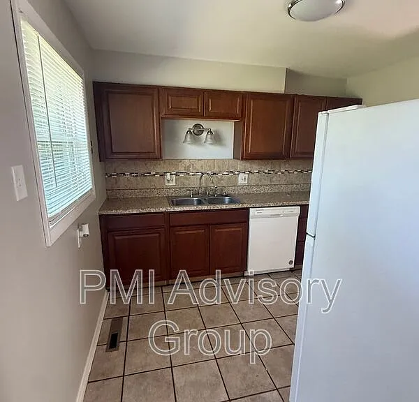1414 SW 32nd St — Photo 5