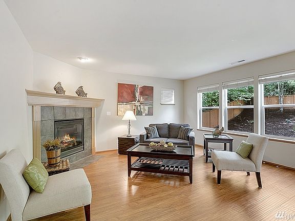Spacious family room off the kitchen
