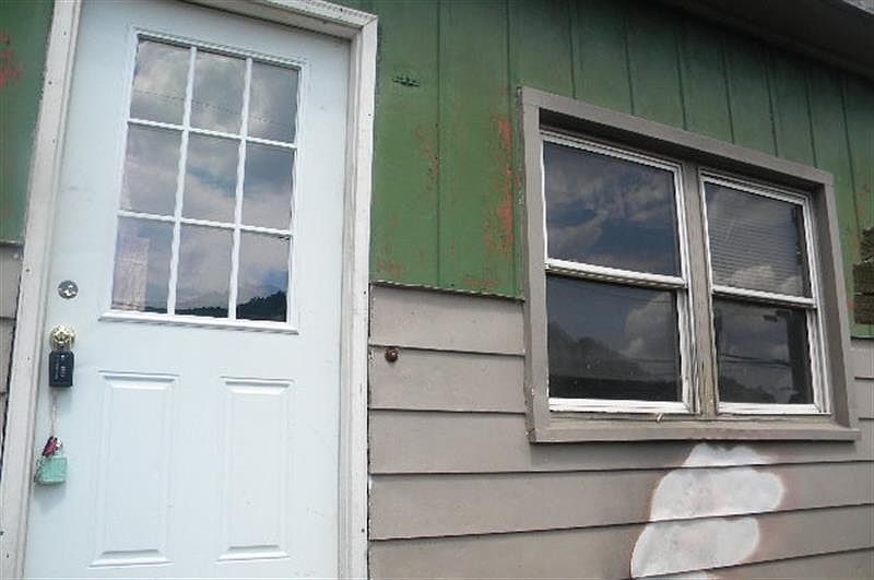 1st image of 210 Julieanne St